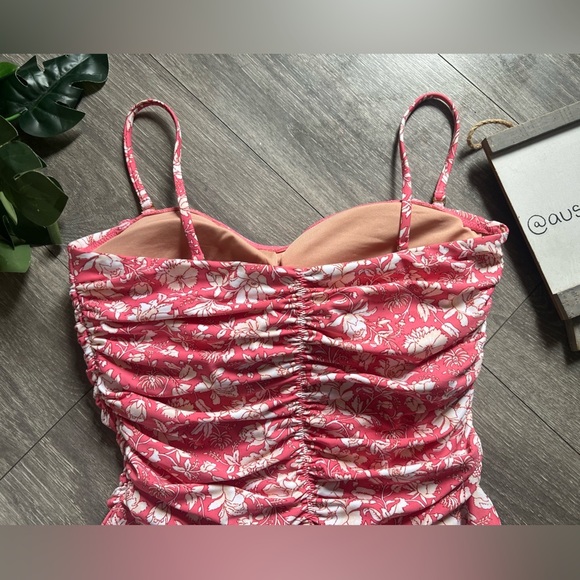 J. Crew Ruched sweetheart one-piece swimsuit in tossed floral. Size 8 - Picture 6 of 13